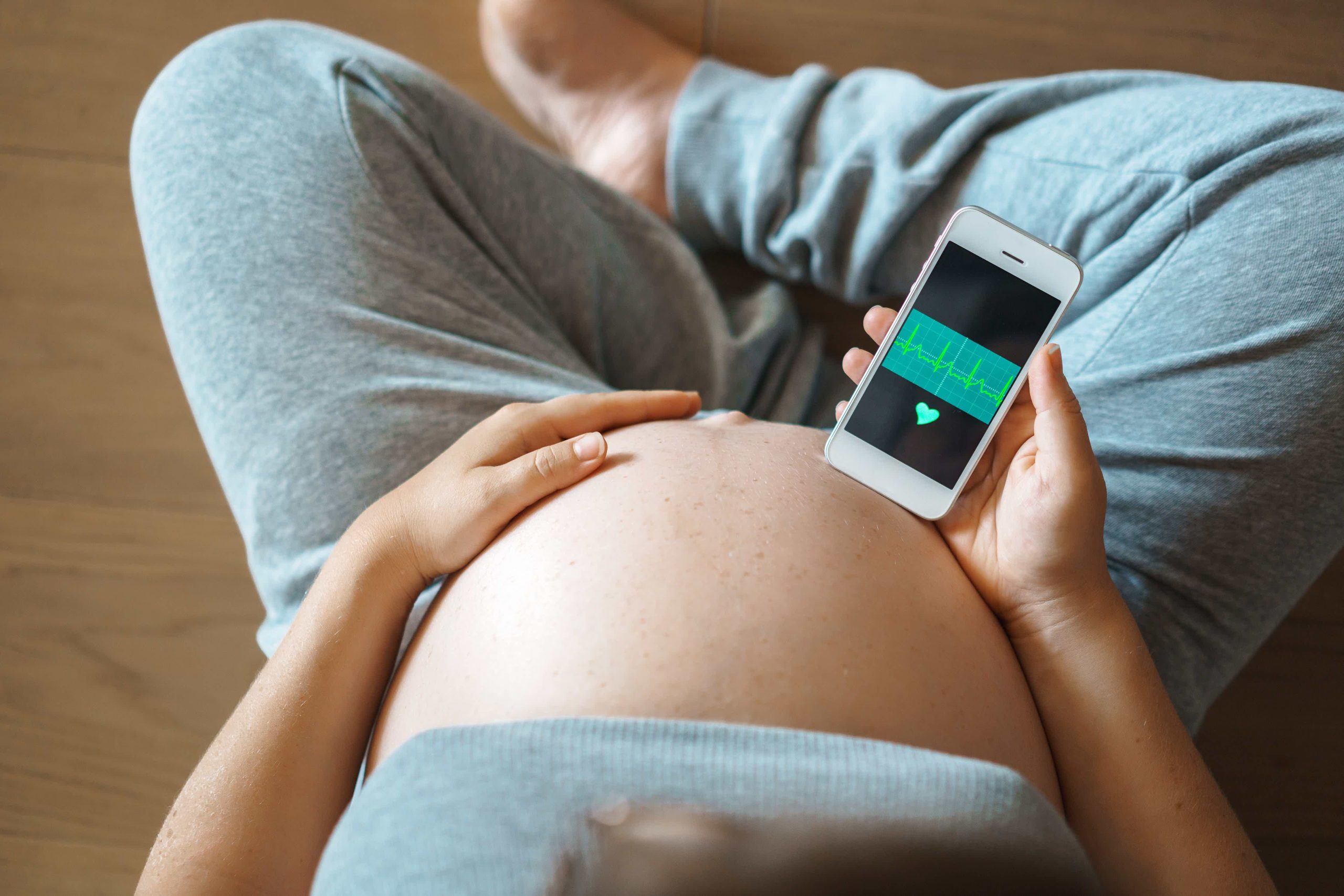 在手機上聆聽嬰兒心跳的應用程式